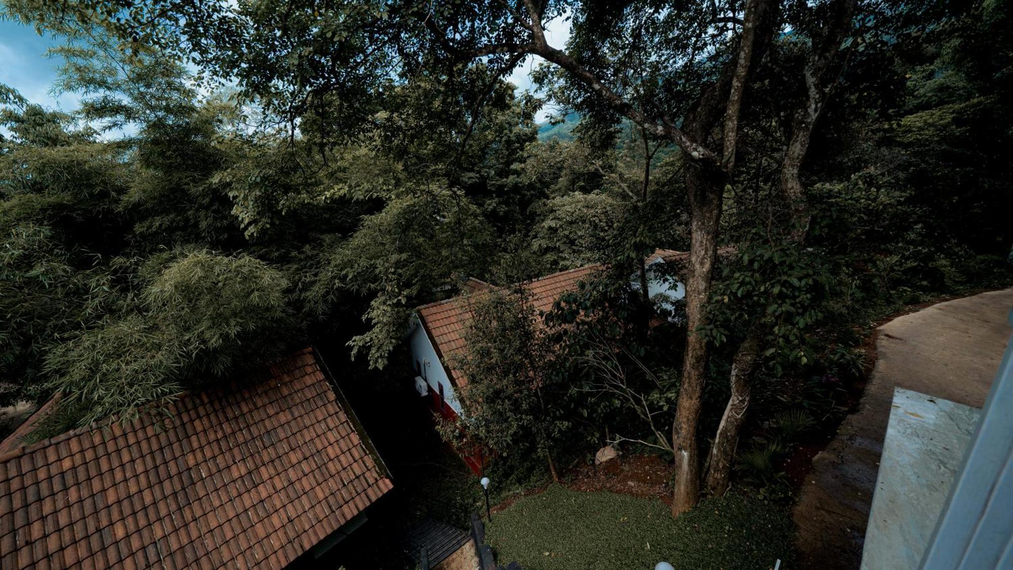 Vythiri Holiday Resort, Wayanad Ngoại thất bức ảnh